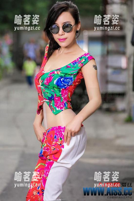 AISS爱丝(黄金版) - 亚美依的丝袜街道套图，竟致使人心乱如麻，哈哈～
