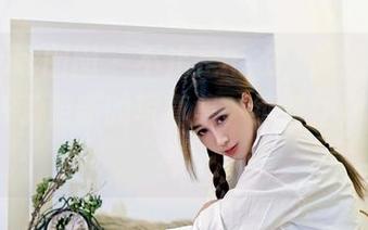 Feilin嗲囡囡 – 不止是毛衣，施忆佳KITTY准备了更新的写真集，绝对让你眼前一亮！