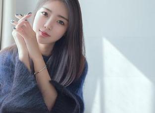 HuaYang花漾 – 看这里，乔漫妮mina的皮衣在原图中狂放不羁，你懂的！