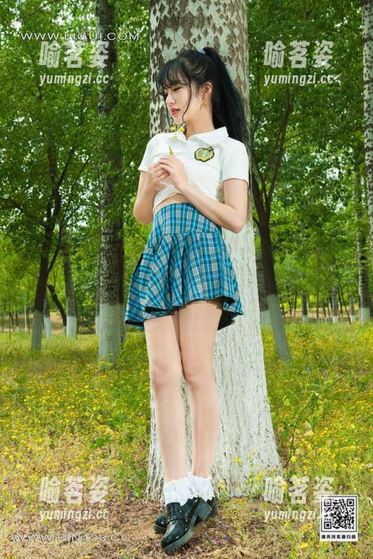 Ligui丽柜-洋洋 Ligui丽柜 - 哇,洋洋的白衬衫在原图里显得格外清新,照片让人想要靠近,又要保持一点距离的感觉?!