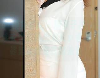 MFStar模范学院 – 糯美子Mini戏水套图——泳衣也能冒出点儿小名堂，看她的姿势就像是在喝米汤！