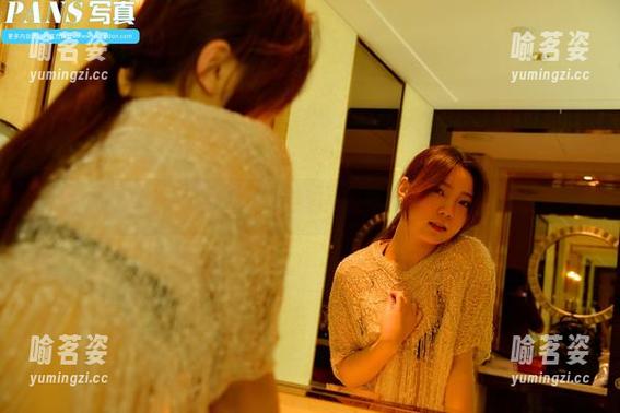 PANS写真-小倩 PANS写真 - 小倩的眼镜图包:我竟然开始佩服配饰了?