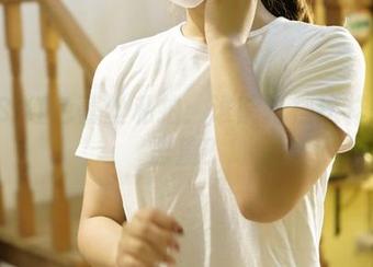 ROSI红色蕾丝私拍：谁能抵挡这样的小恶魔？