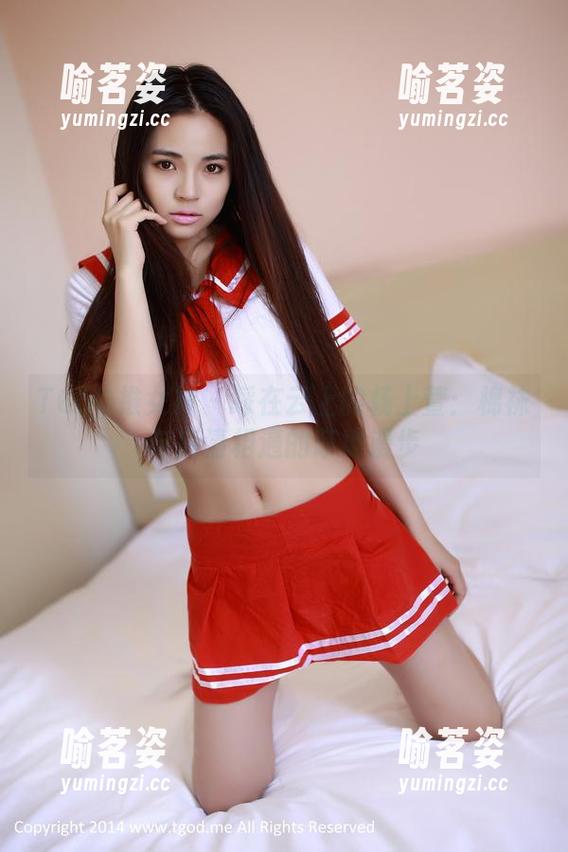 TGOD推女神 - 踩在云上的杨上萱：棉袜与高清相遇的草地漫步