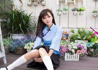 UGirls尤果网 – 娜依灵儿与修女，私房写真让灵魂都飘起来了