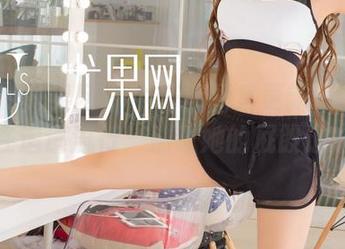 UGirls尤果网 – 牛仔裤图集更新——芊小童又在追逐流行，别让她的屁股追上你！