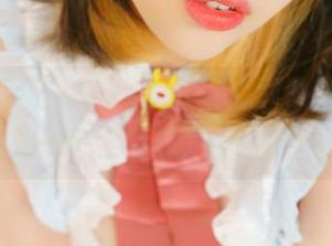这组Uhye(이유혜)的花嫁美图，这当壁纸选项完全可以打包带走…