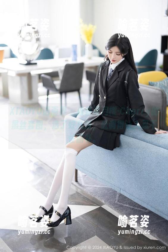 XIAOYU语画界 - 看着绯月樱-Cherry的黑丝套图，选了好几张，低调得让人忍不住脑补。