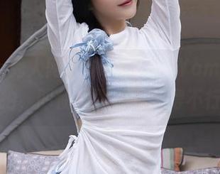 Xiuren秀人网 – 泳池之畔，Yomi悠蜜的私拍，即使水面都温柔得不行。