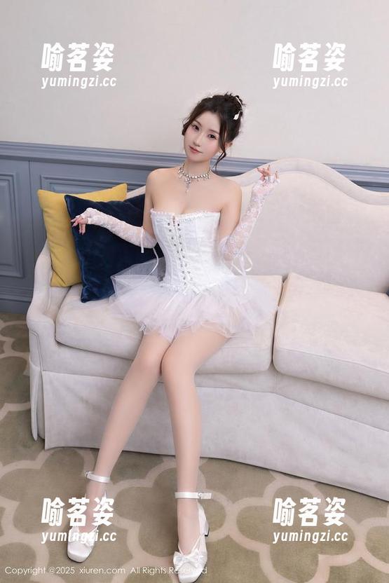 Xiuren秀人网 - 小橘子orange的照片总能挑战我“修女”这个印象，分享的美图既丰富又耐品。
