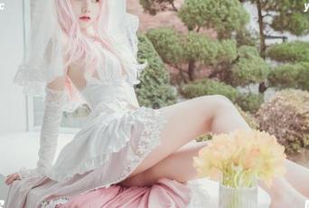 翻开[SAINTPhotolife]的黄金，一不小心就被Yuna(윤아)的cos沉迷了！