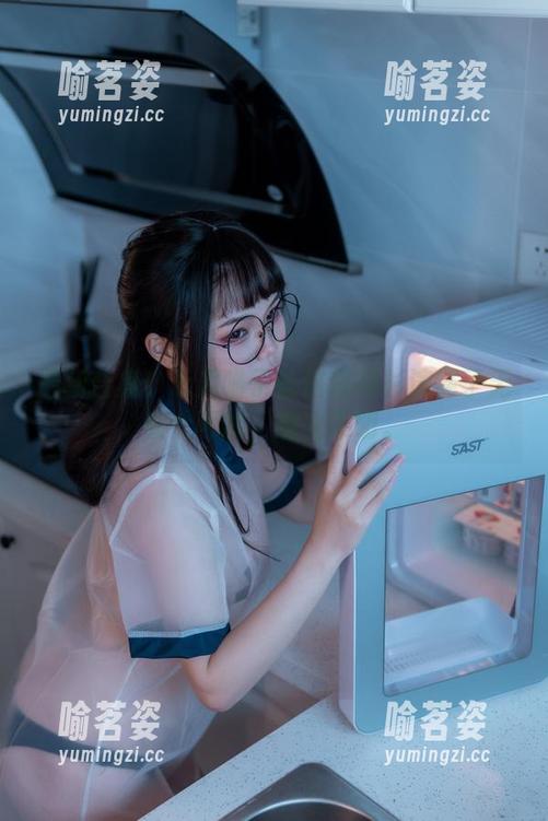 七月喵子 最新合集!七月喵子让这白衬衫演绎了无数个可能,意义不明。