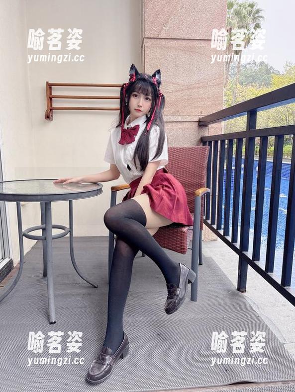 不呆猫的旗袍，听说是专门为了博取小猫咪的关注而拍的套图，资源要紧，要快！