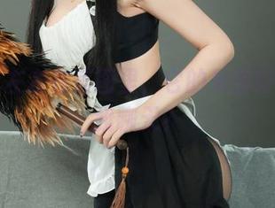 丽柜 – 左左在美图里，它的美脚好像在跟我聊天？