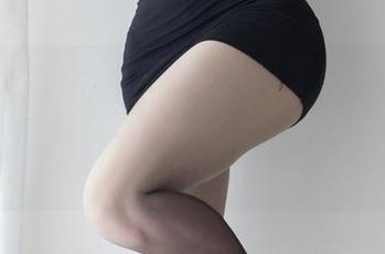 微密圈 – 红色皮带的魅力在于你文茜的私房合集中，唉，让我想起来我哪里有这么好看的单品。