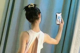 微密圈 – 俏妞qiaoniu66逆天了！黑丝与旗袍的碰撞新套图，更新后小心一不小心就沉迷的节奏！