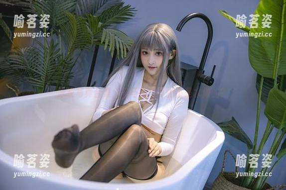 冬马路纱 泳衣写真合集,冬马路纱真的不是水做的?