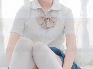 喵糖映画：打开窗边女孩的原图，让我们来搜索“懒惰及其表现”！