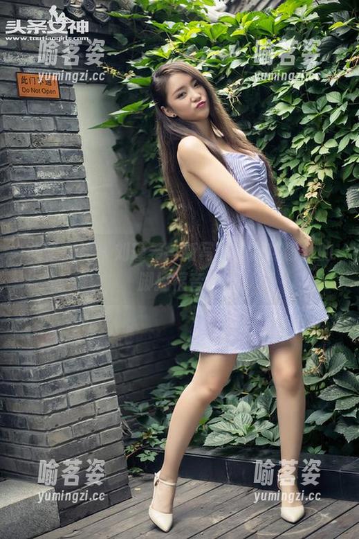 头条女神 - 刘瑾希全新写真，狂热粉丝的脚控福音。
