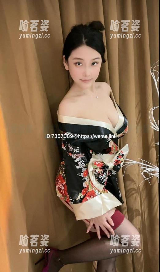 奶雯 微密圈 - 奶雯的御姐图包:看她不小心释放的高冷气场~