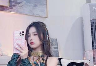 小小奶瓶儿在线：在户外，不小心变成了模特！