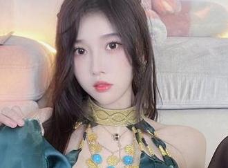 小小奶瓶儿的生日限定，这个兔子造型一绝，图包再来多几张呗！