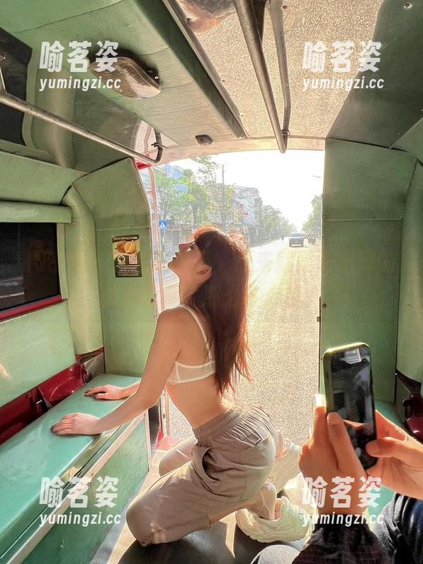 就是阿朱啊 微密圈 - 久违的吊带,原来就是阿朱啊的美图里藏了那么多心机。