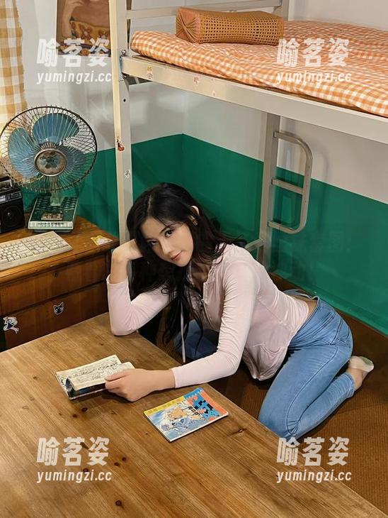 就是阿朱啊 微密圈 - 就是阿朱啊的无圣光丝袜套图:看着总有种想把腿打卷的冲动!