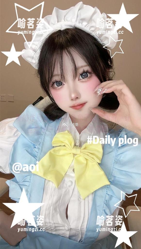 嶋葵的作品里这只蓝色兔子如梦如幻，让我想来一场奇妙的森林探险。