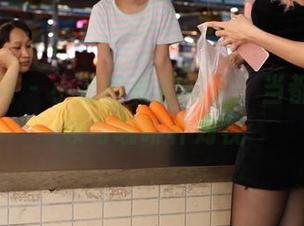 异思趣向 – 小宝的私拍时光：当都市女白领与咖啡杯对视