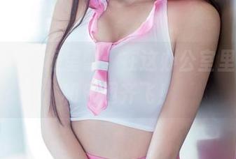 推女郎 – 王根星熙：在这办公室里，资源和乐趣齐飞！