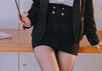 上班不忘潮流，日奈娇的护士cos写真大冒险