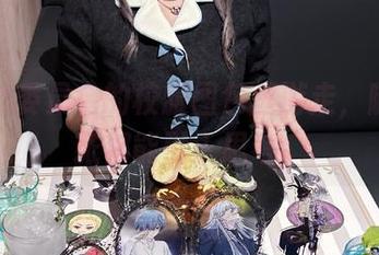 在月城委员会的校服图包里游走，随便一张都能引人思考。