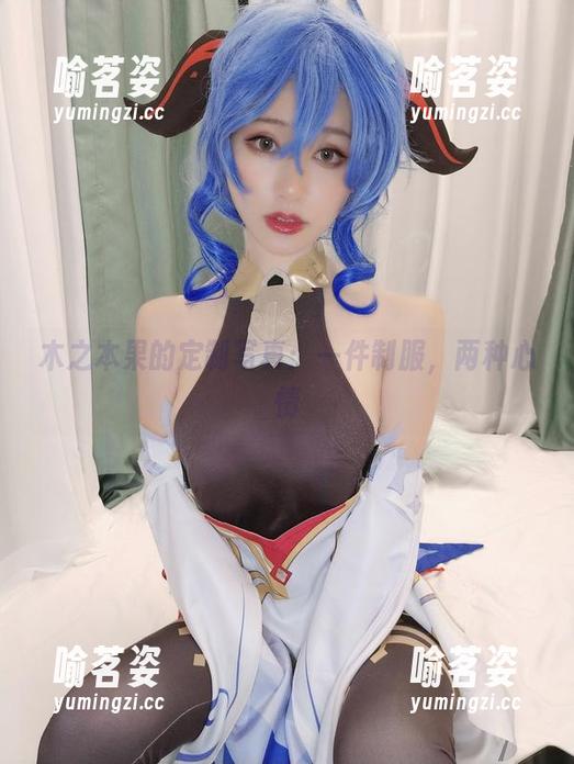 木之本果的定制写真：一件制服，两种心情