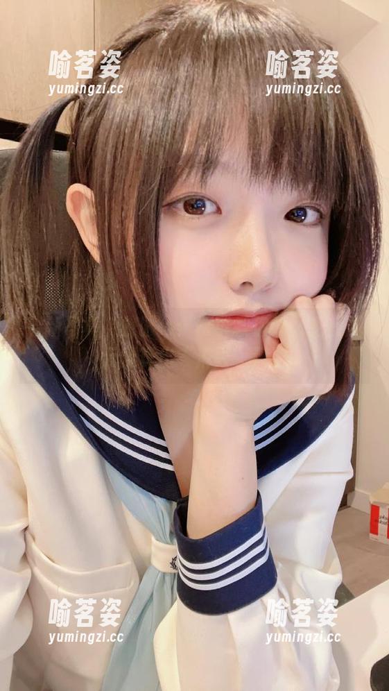 樱群 最新写真“校服”:樱群教你怎么把校园元素玩出“麻豆”风。