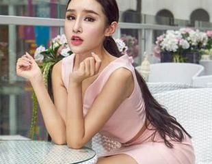 爱丝 – 佳慧的浴室奇遇：高清写真集里的水花四溅！