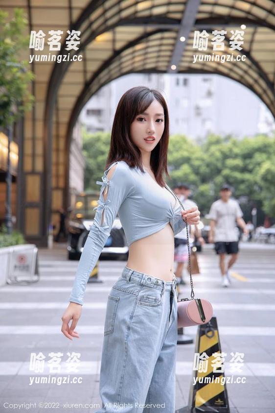 秀人网 - 加朵babe和比基尼的组合，竟然有免费图片可看，心里有点悸动，难道我太敏感了？