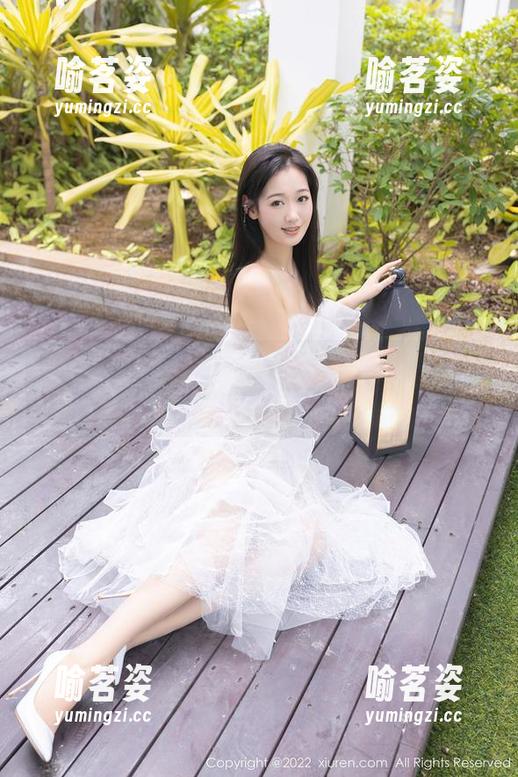 秀人网 - 制服写真全新视角：卓芷伊EricA带来的下载狂潮