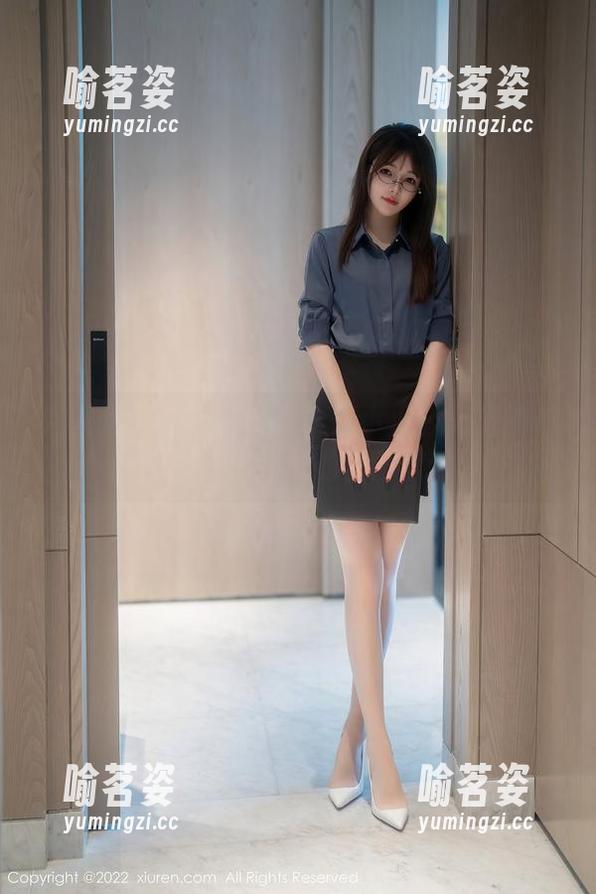 秀人网-小小白思宜 秀人网 - 写真内容警告:小小白思宜的长腿正在发出强烈的注意信号。