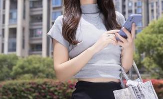 秀人网 – 最新原图——星子柒kiki的泳装秀，这身材真让人有些想多呢。