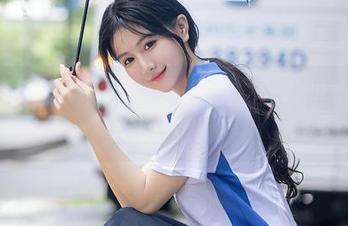 秀人网 – 拯救我的审美！李七喜的写真集竟然是她的自拍