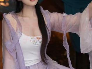秀人网 – 皮衣合集：温妮的私拍版‘旱鸭子学鸟飞’！