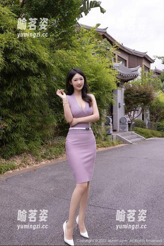 秀人网-白微Sera 秀人网 - 哇!白微Sera在夏日中走出了个鲜活的高清美图,真想拍下来!
