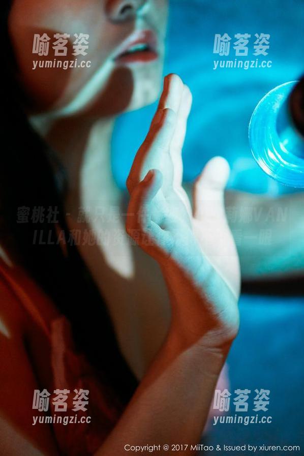 蜜桃社-韵莉娜VANILLA 蜜桃社 - 就只是一件套装?但韵莉娜VANILLA和她的资源让你不得不再看一眼