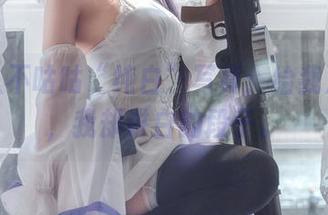 阿九从不咕咕“纯白”写真：给我点颜色，我却讲白的段子。