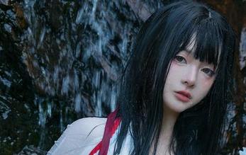 失控的美感：阿寨寨和她的椿高清写真集