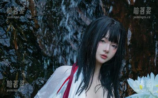 失控的美感：阿寨寨和她的椿高清写真集