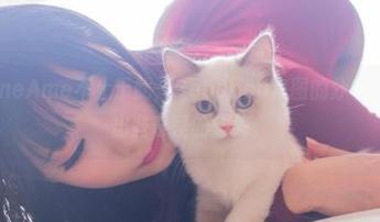 雨波_HaneAme不止于此，Rebecca套图的分享让人默默生出些奇怪的念头。