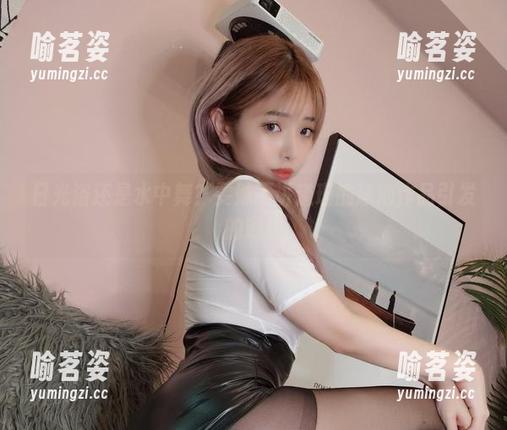 雯妹不讲道理 日光浴还是水中舞?雯妹不讲道理的泳池作品引发的遐想