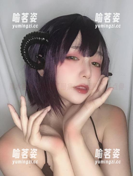 青水百合子 青水百合子的眼镜图集:有点酷,有点傻